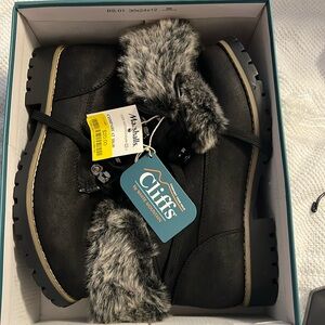 NWT. Ankle boots with faux fur accent